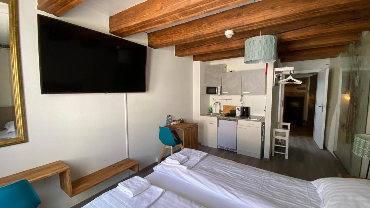 Aux Chambres Du Banneret 2* Neuchatel
