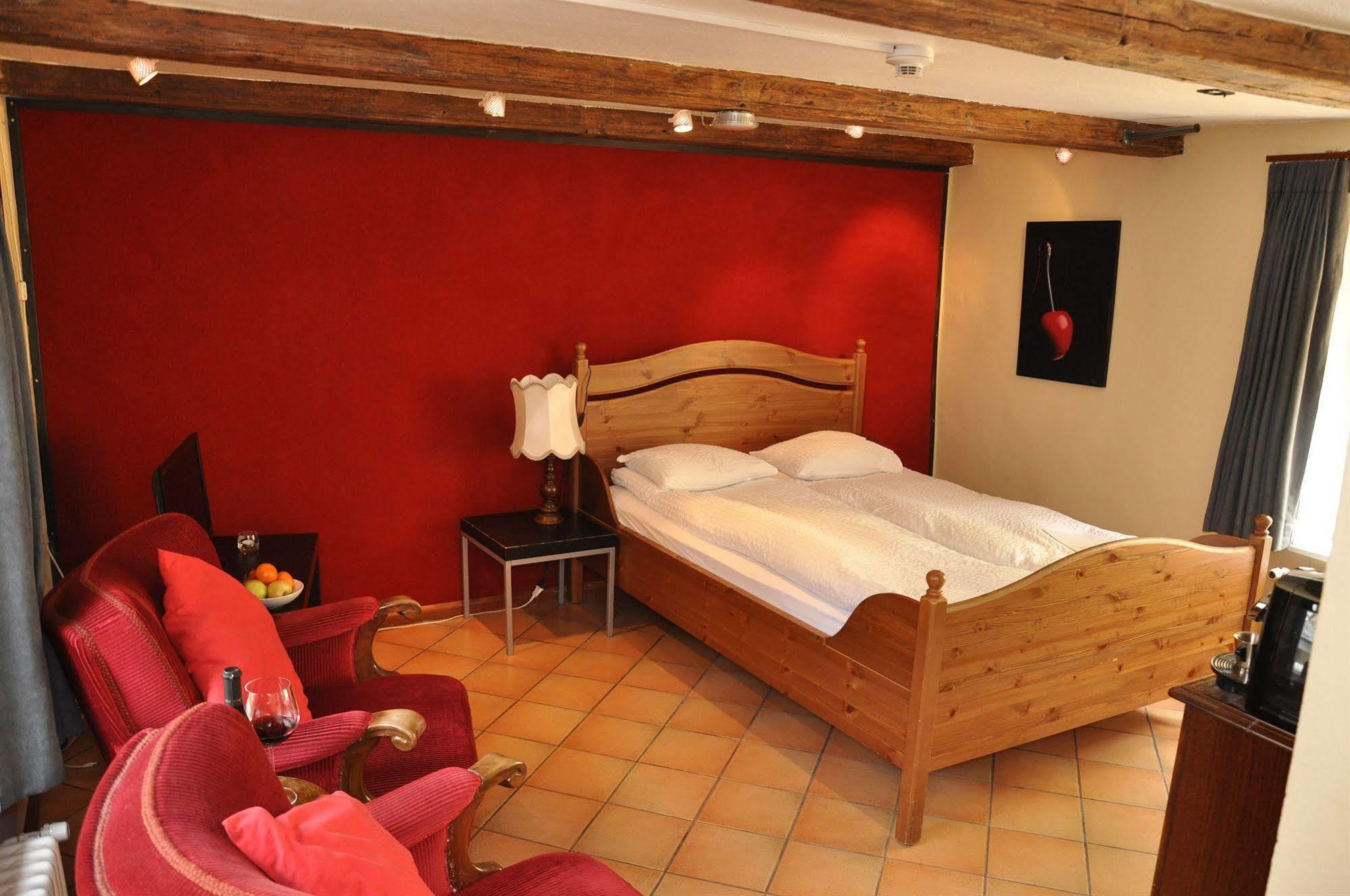 Aux Chambres Du Banneret 2* Neuchatel