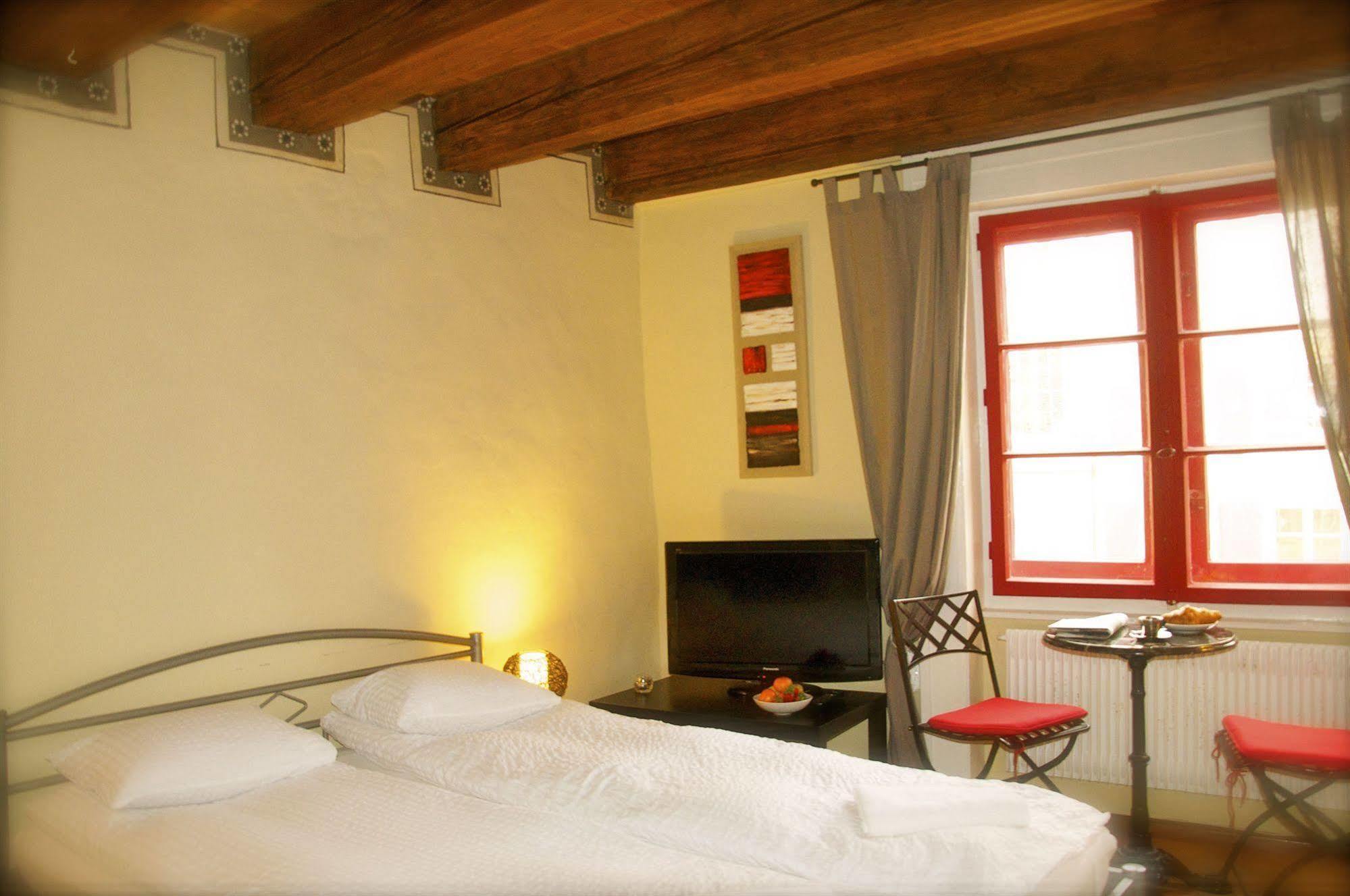 Aux Chambres Du Banneret Hotel Neuchatel